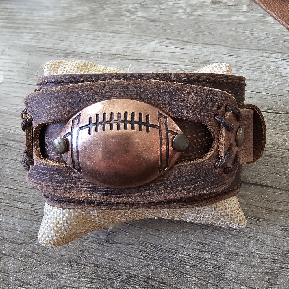 Plunder Football Bracelet Brown leather cuff